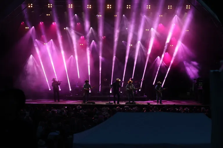 Publikum og scene på Taste of Country
