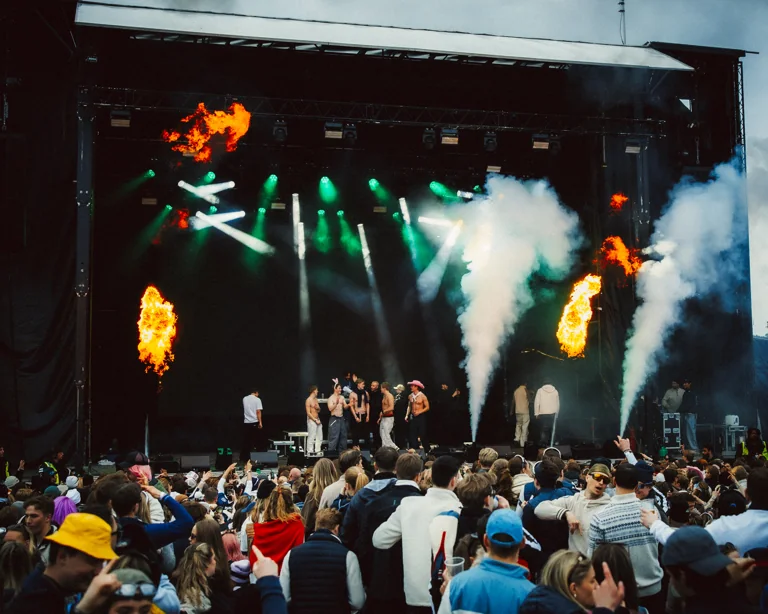 Scene og publikum på Smellen i Trysil